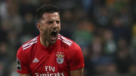 Andreas Samaris rescindiu com o Benfica