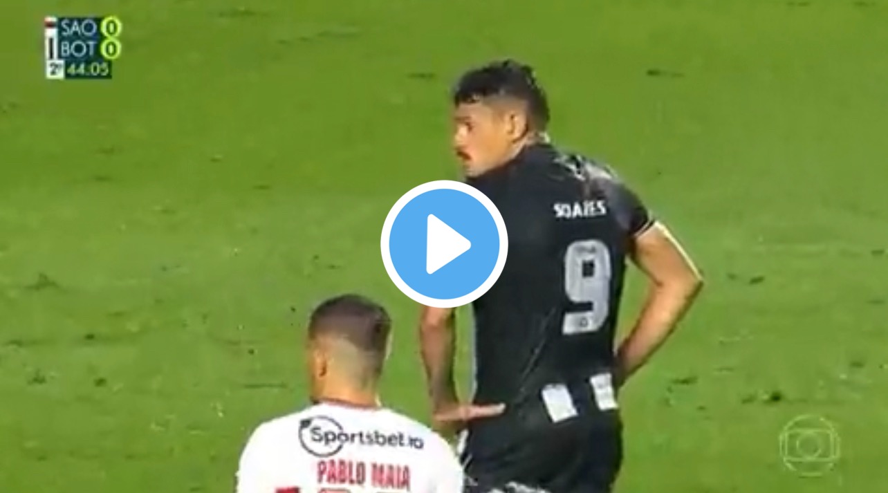 O golaço de Tiquinho Soares que está a fazer furor