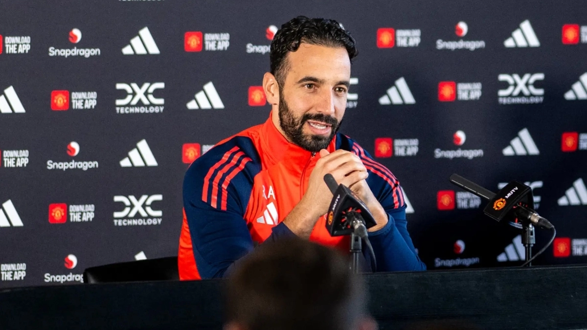 Ruben Amorim exige REFORÇO DE PESO para o Manchester United Ruben Amorim exige Alphonso Davies ou Theo Hernández para reforçar o Manchester United