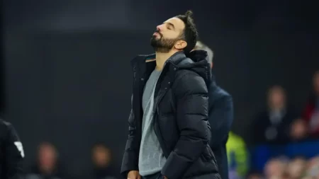 Lisandro Martínez afastado no Manchester United por lesão na coluna