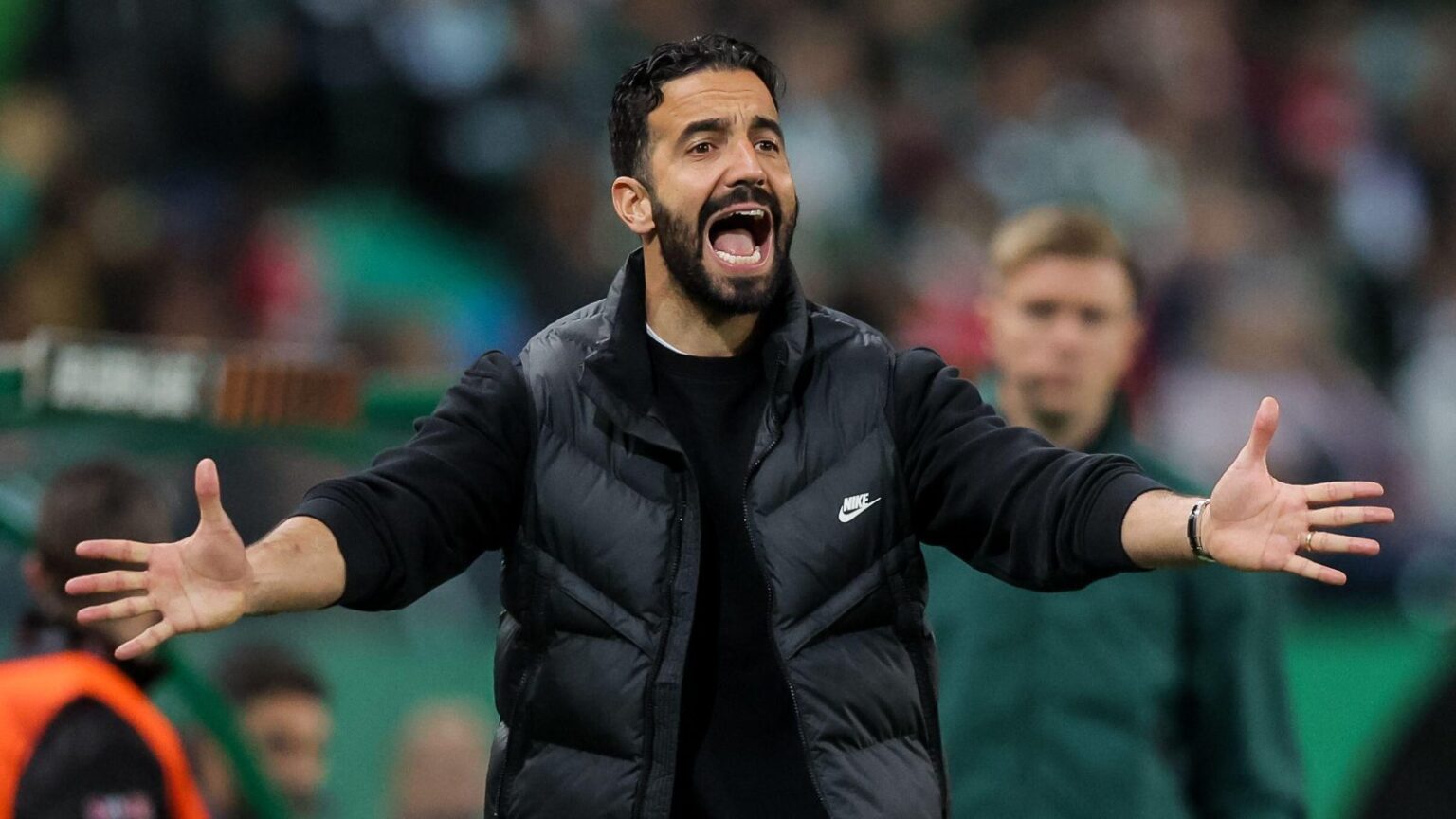 Amorim CAUSA POLÉMICA com DECISÃO BRUTAL! Fim da linha para mais uma estrela do United? Christian Eriksen excluído por Amorim no Man Utd: Fim da linha?