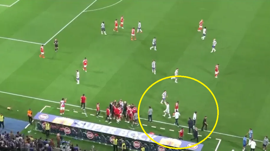 Novas imagens do clássico mostram Gabri Veiga a atirar garrafa contra o banco do Benfica