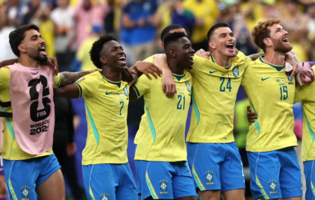 Vídeo está a revoltar as redes sociais: a reação dos jogadores do Brasil durante cerimónia gera críticas duríssimas