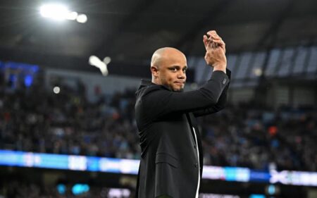 Vincent Kompany levado de urgência para o hospital após sentir-se mal no treino do Bayern